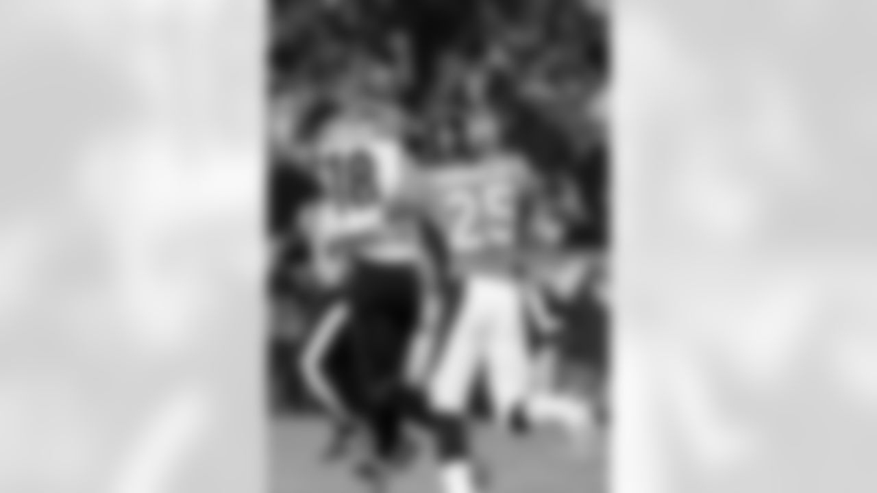The defense would eventually lock down Cincinnati. Chris Harris Jr. had a stunning denial on a deep pass to WR A.J. Green.