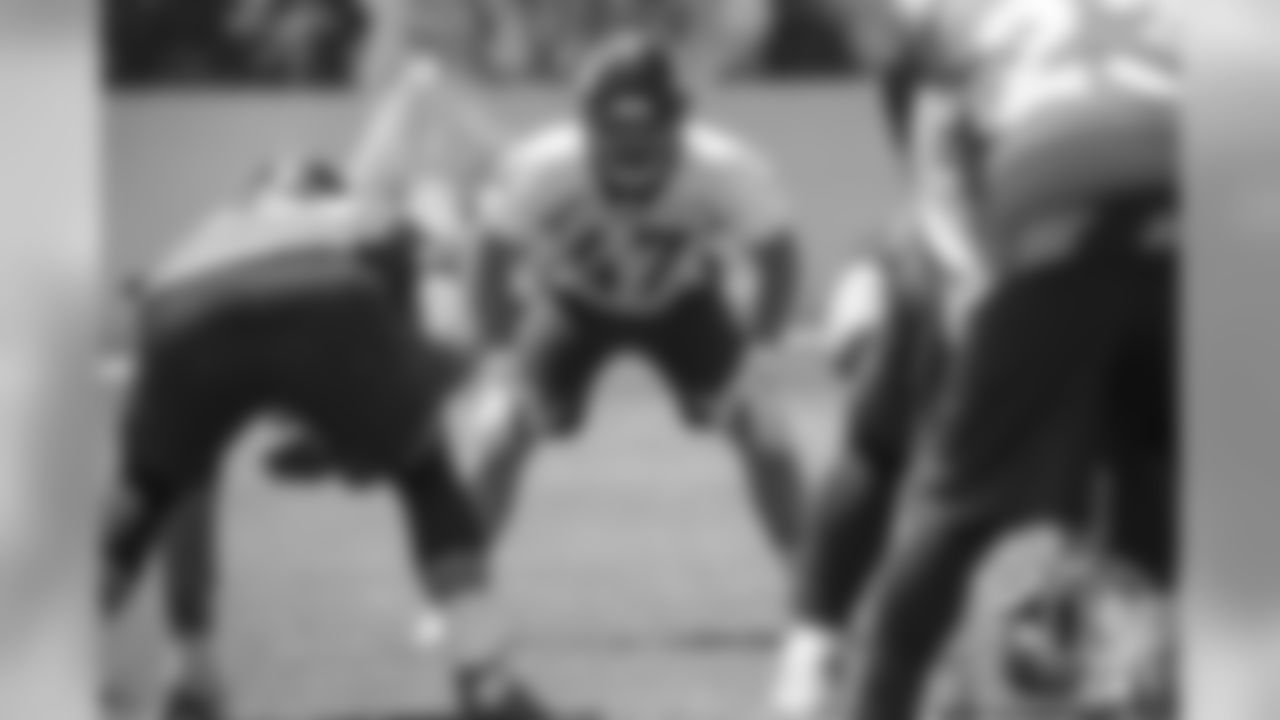 inside linebacker Josey Jewell (47) during practice at the eighth day of OTAs on June 5, 2018.