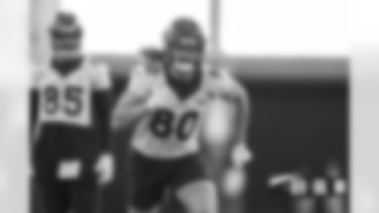 Greg Dulcich during practice on Friday, December 2, 2022 at UCHealth Training Center in Englewood, Colorado.
Photo by Gabriel Christus/Denver Broncos