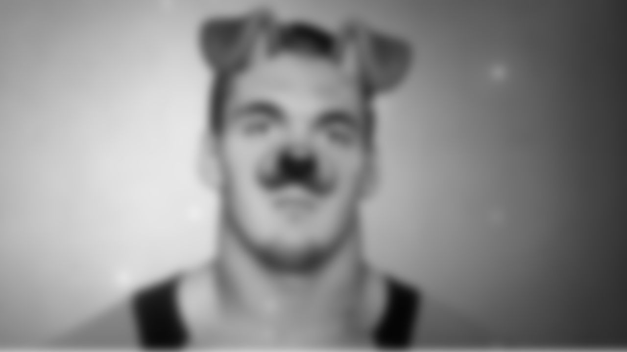 DE Derek Wolfe