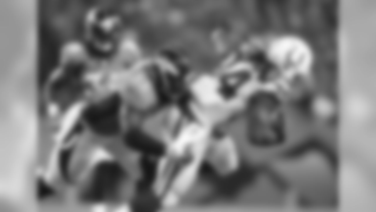 LB Lerentee McCray and Colts RB Trent Richardson