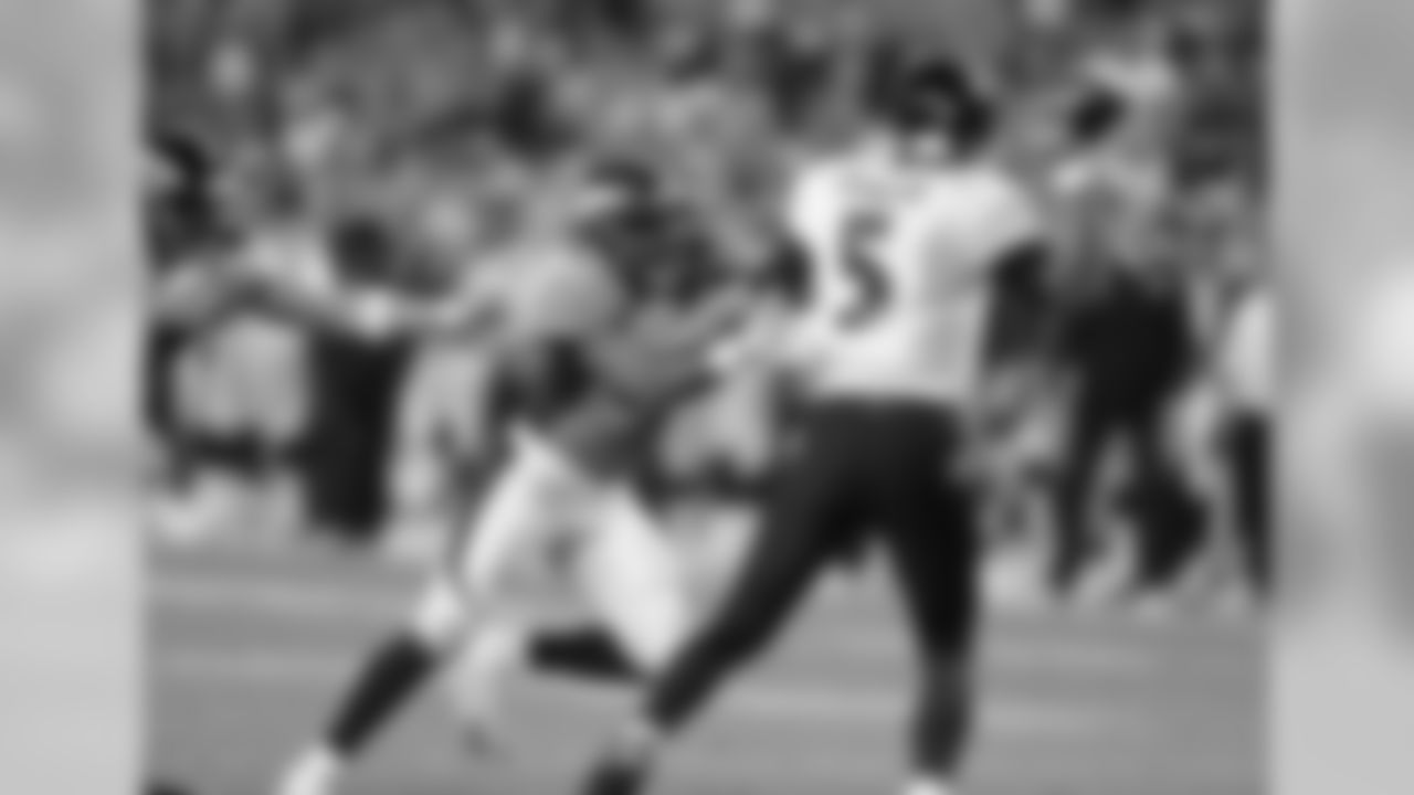 Wesley Woodyard Pressures Joe Flacco