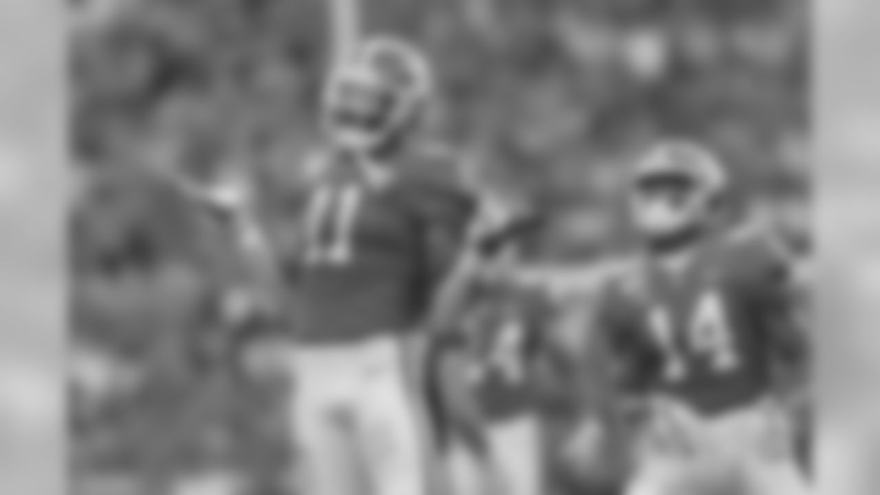 NFL.com bio: "… His play during the Tigers' national title season got him on the national radar, and his play as a junior (102 tackles, 16 for loss, eight sacks, three interceptions, nine pass breakups in 15 starts) earned him the Butkus Award as the nation's top linebacker. …"
(AP Photo/Richard Shiro)