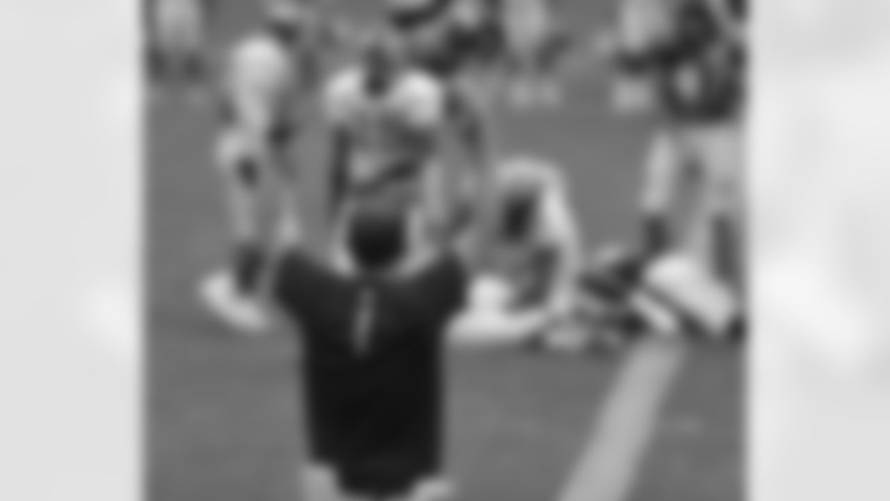 Special Teams Coordinator Jeff Rodgers signals a touchdown.