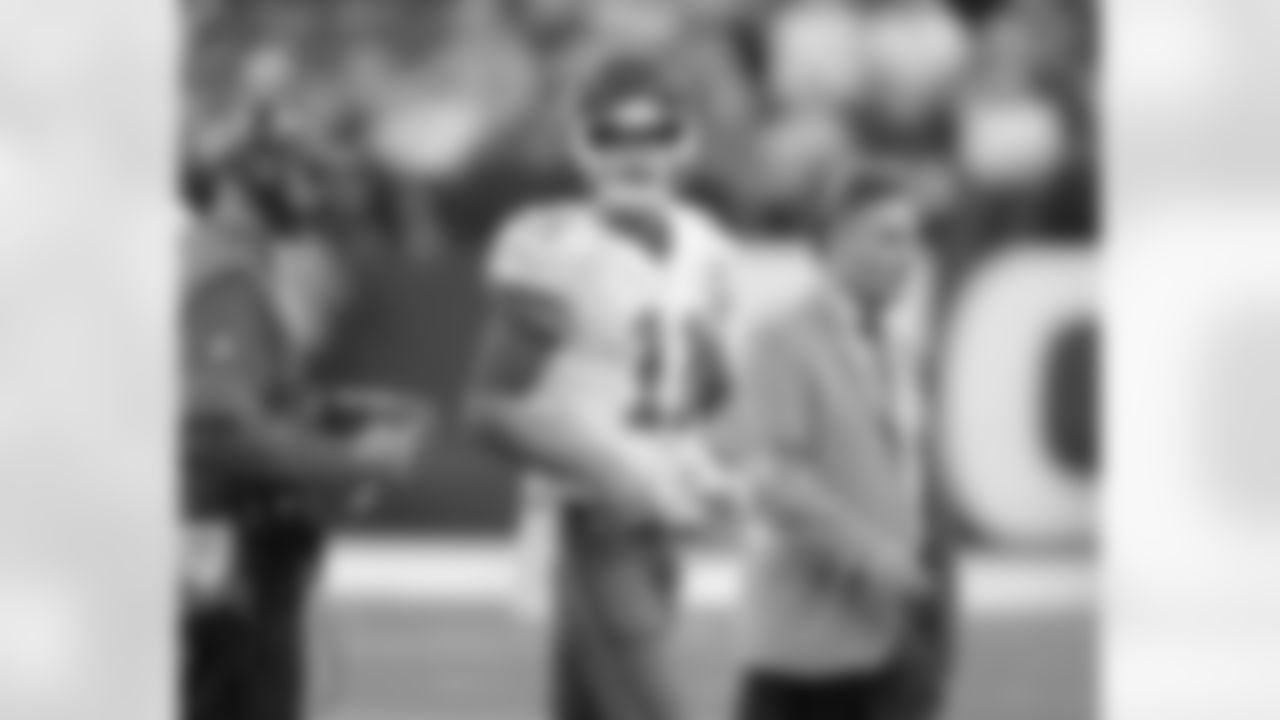 The Chiefs blew out the Colts 30-14 in a road game that was only briefly in doubt. The bigger issue, though, was the status of quarterback Alex Smith after he left the game on two separate occasions after hitting his head on the Lucas Oil Stadium turf. Nick Foles threw two touchdowns in Smith's stead, but the starter's health will be a question mark heading into the Chiefs' game against Jacksonville.
Up next: vs. Jacksonville