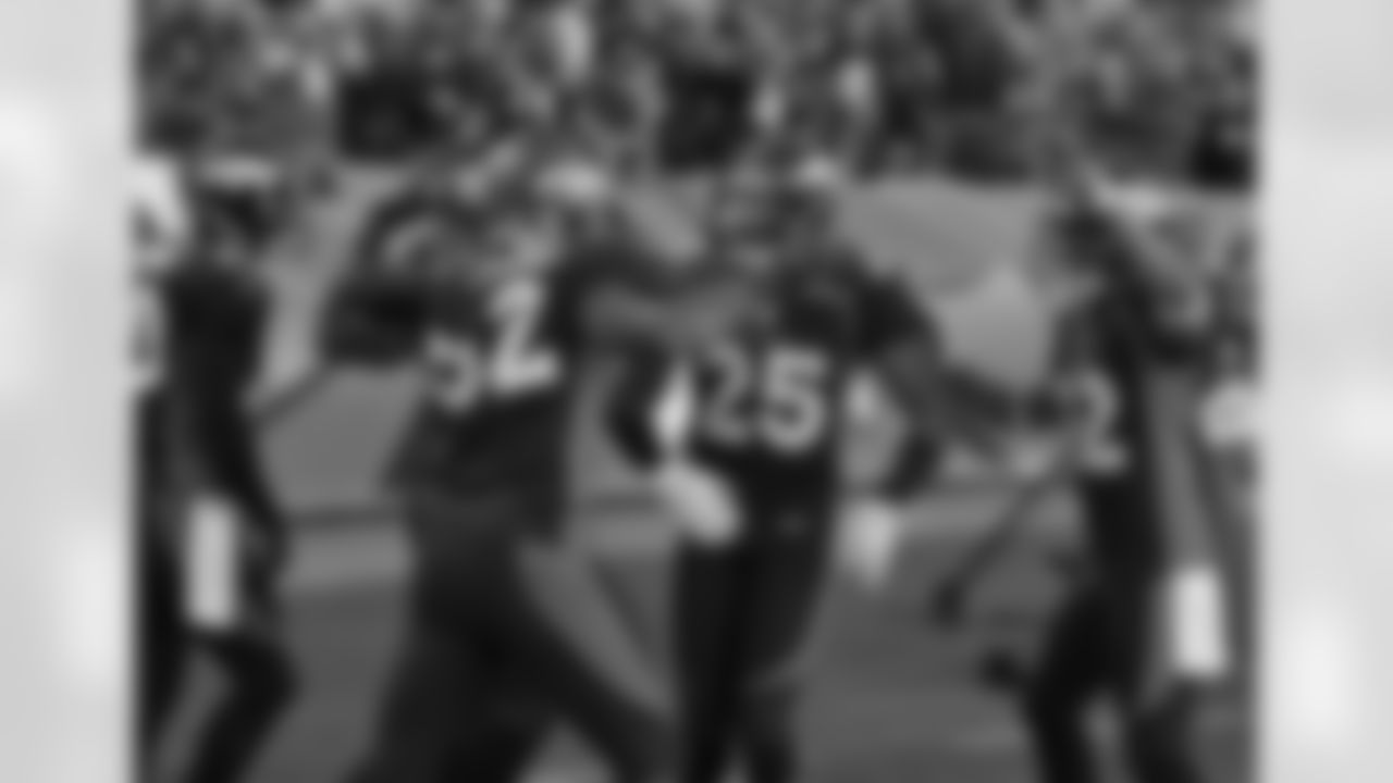 Woodyard celebrates his first-half interception with teammates in the end zone.