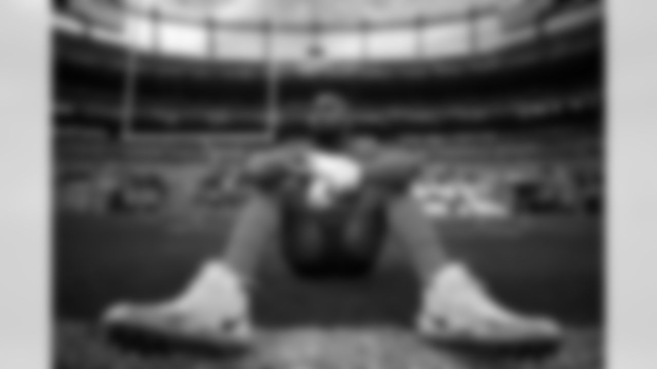 Jonathon Cooper before the Broncos' Week 10 game against the Philadelphia Eagles at Empower Field at Mile High in Denver, Colorado on November 14, 2021. (Photo by Ben Swanson)
