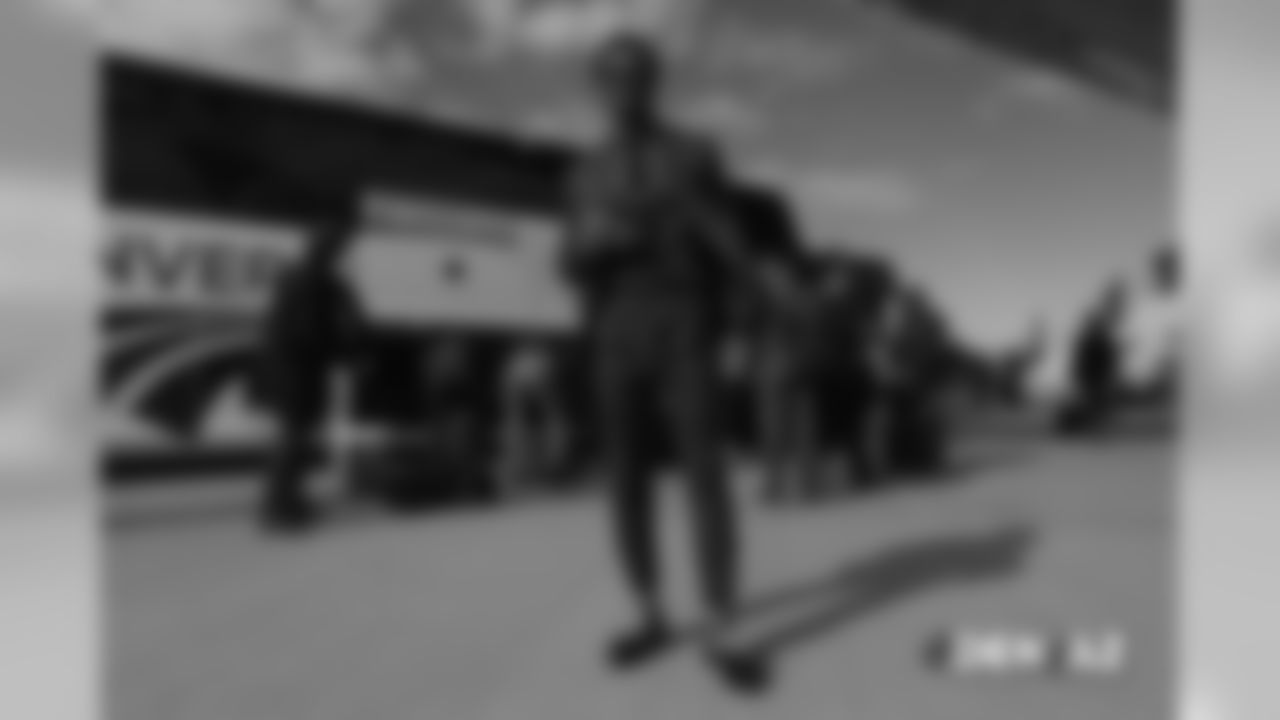 Demaryius Thomas walks on the tarmac to the plane before the flight during the team's travel for their Week 7 game against the Arizona Cardinals on October 17, 2018.