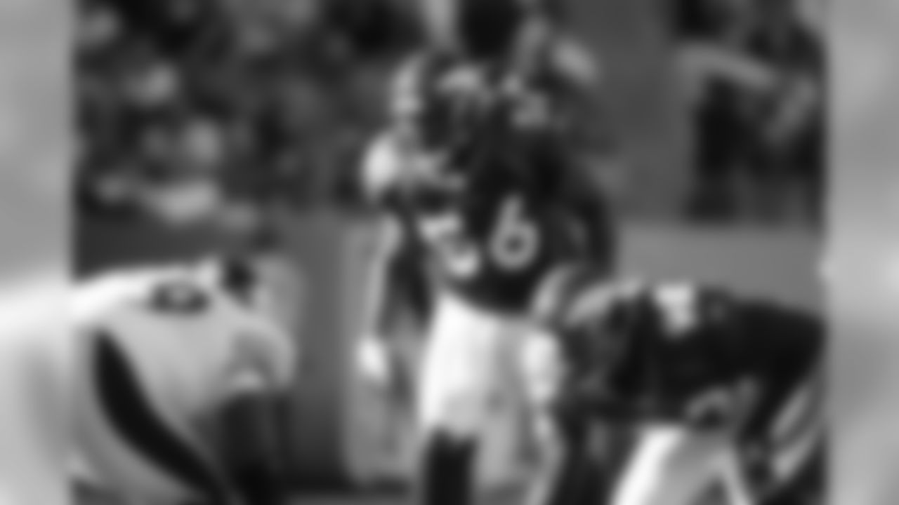 Al Wilson at the line of scrimmage against the Pittsburgh Steelers at Invesco Field at Mile High in Denver, CO on October 12, 2003.