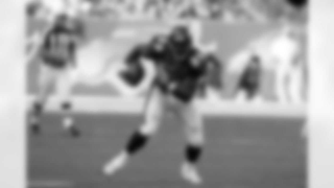 Daniel Graham hauls in a fourth quarter pass and rambles 15 yards against the San Diego Chargers at Invesco Field September 14, 2008