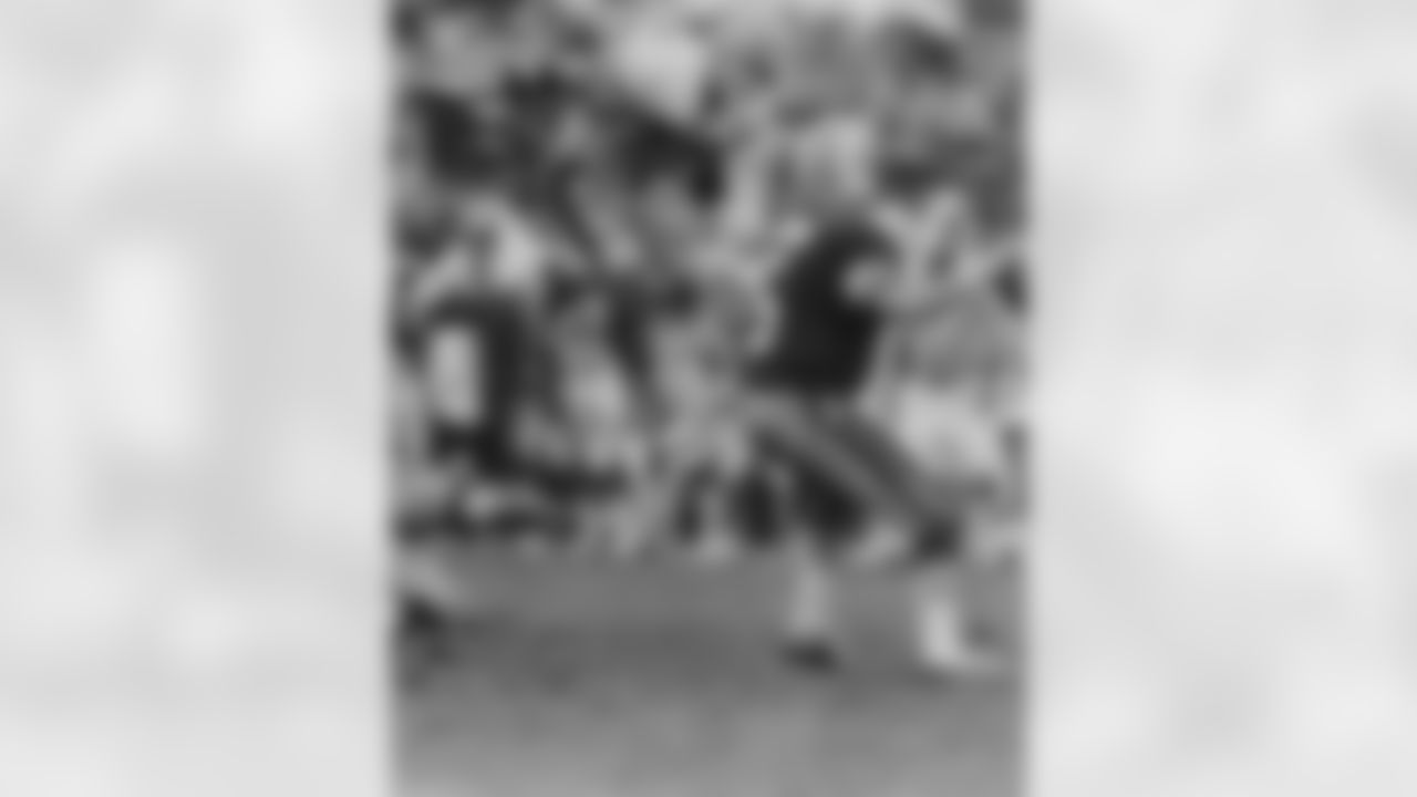 Denver Broncos linebacker Karl Mecklenburg (77) pressures Green Bay Packers quarterback Don Majikowski (5) during an NFL game in Milwaukee, Wis., Sept. 20, 1987. The Broncos and Packers played to a 17-17 overtime tie. (AP Photo/Vernon Biever)