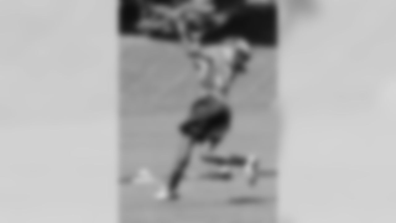 S David Bruton makes an over-the-shoulder catch.