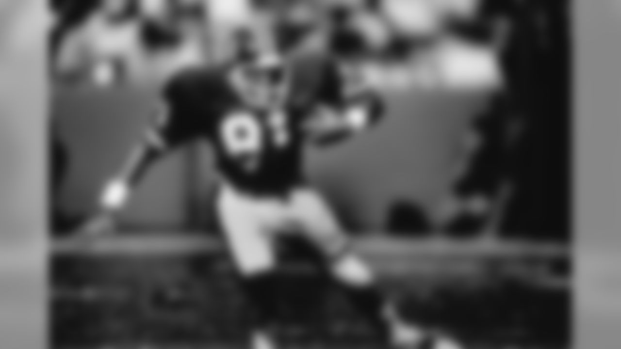 A member of the Broncos Top 100 Team, Steve Watson played for the Broncos for nine seasons. A one-time Pro Bowler, Watson recorded 353 receptions for 6,112 yards and 36 touchdowns.