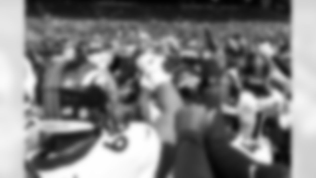 The team huddles before the Broncos' preseason Week 1 game against the Minnesota Vikings at U.S. Bank Stadium in Minneapolis, Minnesota on August 14, 2021. (Photo by Gabriel Christus)
