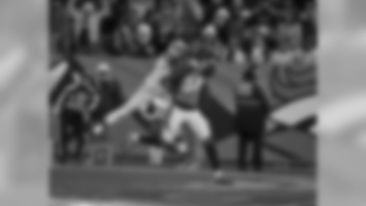 With a pass that couldn't have been placed any better, Manning hit Thomas in stride for a 22-yard touchdown pass that opened the scoring against the Browns in Week 16.