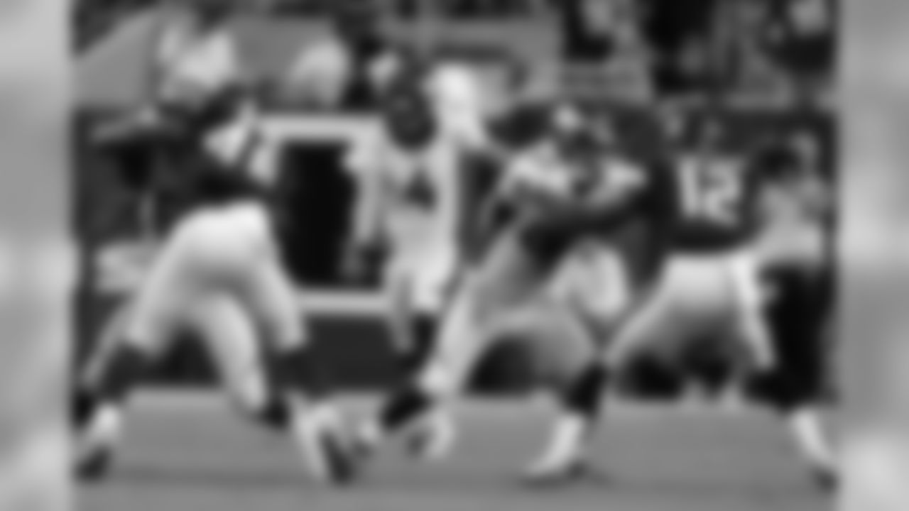 punter Britton Colquitt (4)
