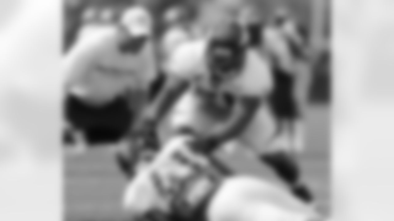 LB Joe Mays sheds a block.
