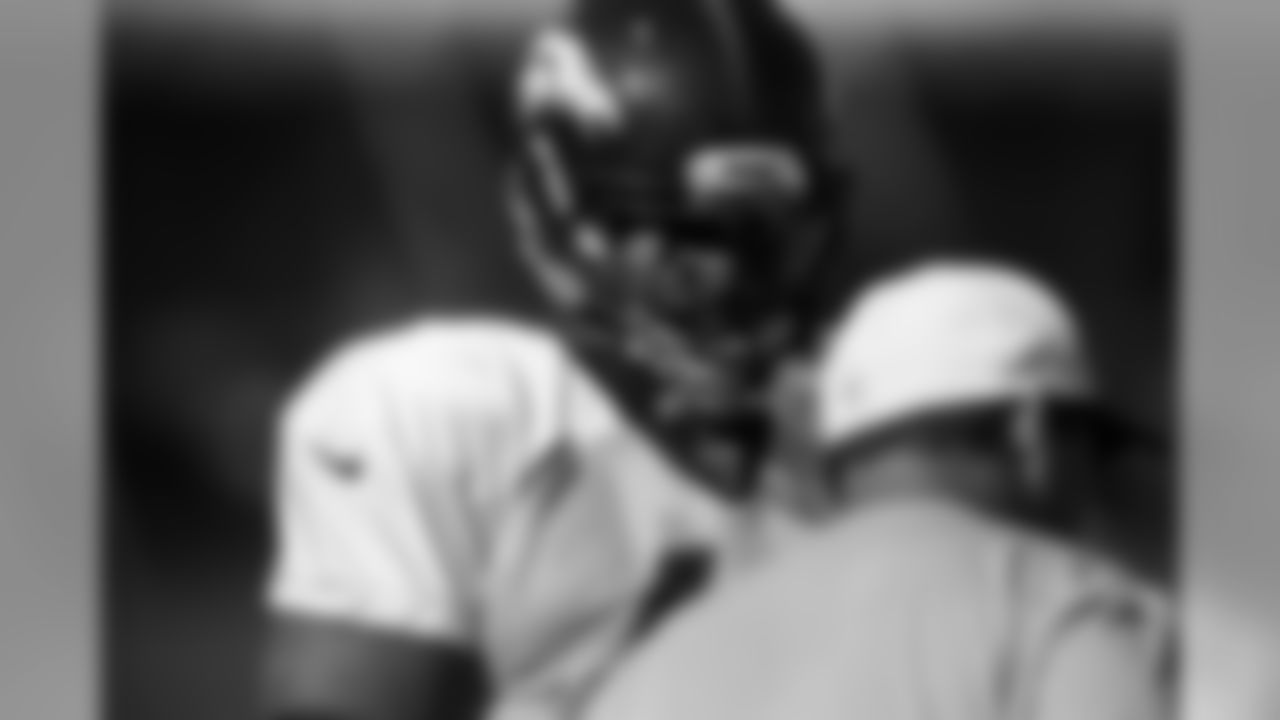 offensive tackle Ryan Harris (68)
