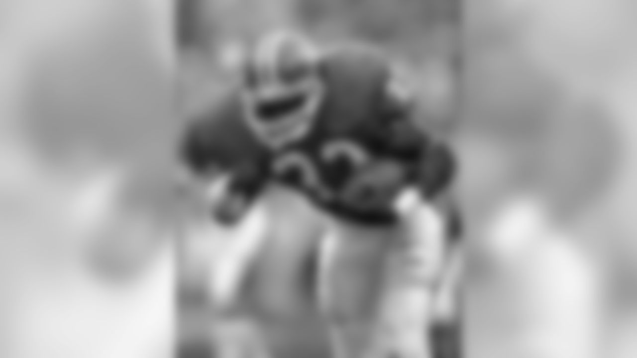 RB Tony Dorsett rushed for 86 yards on 17 carries in the Broncos' win.