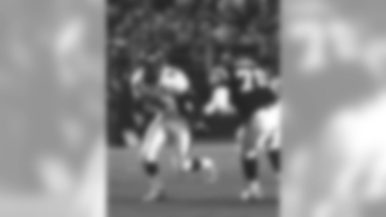 Alfred Williams charges upfield past an offensive lineman and moves in to make a play against the San Diego Chargers at Jack Murphy Stadium in San Diego, CA on November 30, 1997.