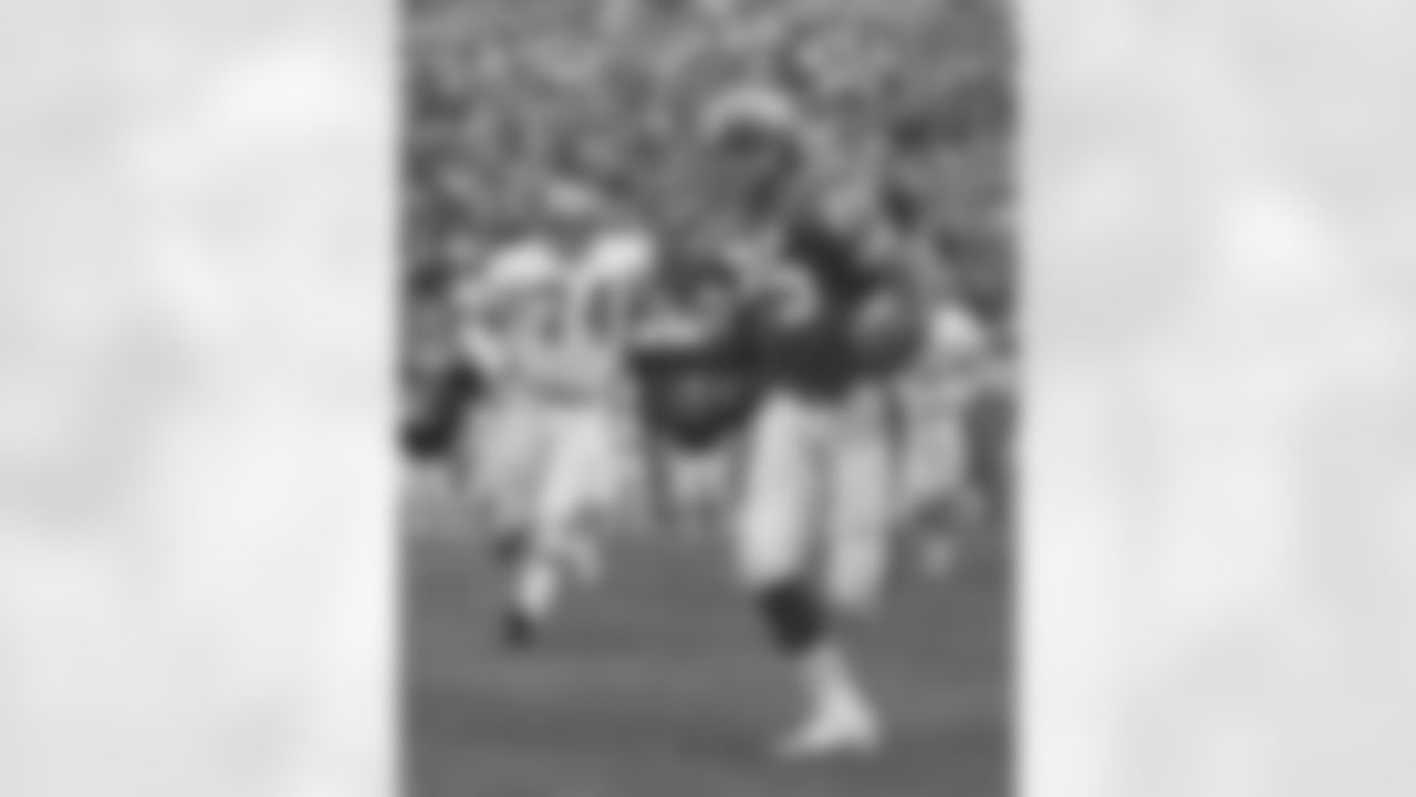 Moses played 10 seasons for the Broncos from 1972-81 and was a key member of the team's first playoff team that earned the franchise's first Super Bowl appearance. He finished his Broncos career ranked third in receptions and receiving yards and tied for first in receiving touchdowns.