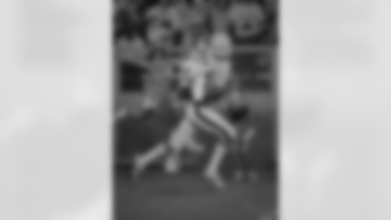 Louis Wright was a five-time Pro Bowl choice (1977-79, '83, '85) and is one of nine players in franchise history to be selected to at least five Pro Bowls. He was named All-NFL by The Sporting News, Pro Football Weekly and the NEA in 1977, a year in which he was a key member of Denver's 12-2 team that became the first in franchise history to make the playoffs en route to reaching Super Bowl XII against Dallas. For his career, Wright helped the Broncos earn six playoff berths (1977-79, '83-84, '86), four division titles (1977-78, '84, '86) and two Super Bowl appearances (XII in '77 and XXI in '86).
