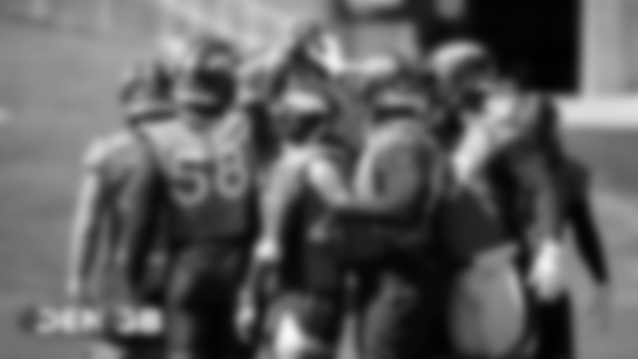 Josey Jewell, Von Miller, Chris Harris Jr., Shelby Harris and DeMarcus Walker huddle up with other members of the defense during the Broncos' practice on September 20, 2019.