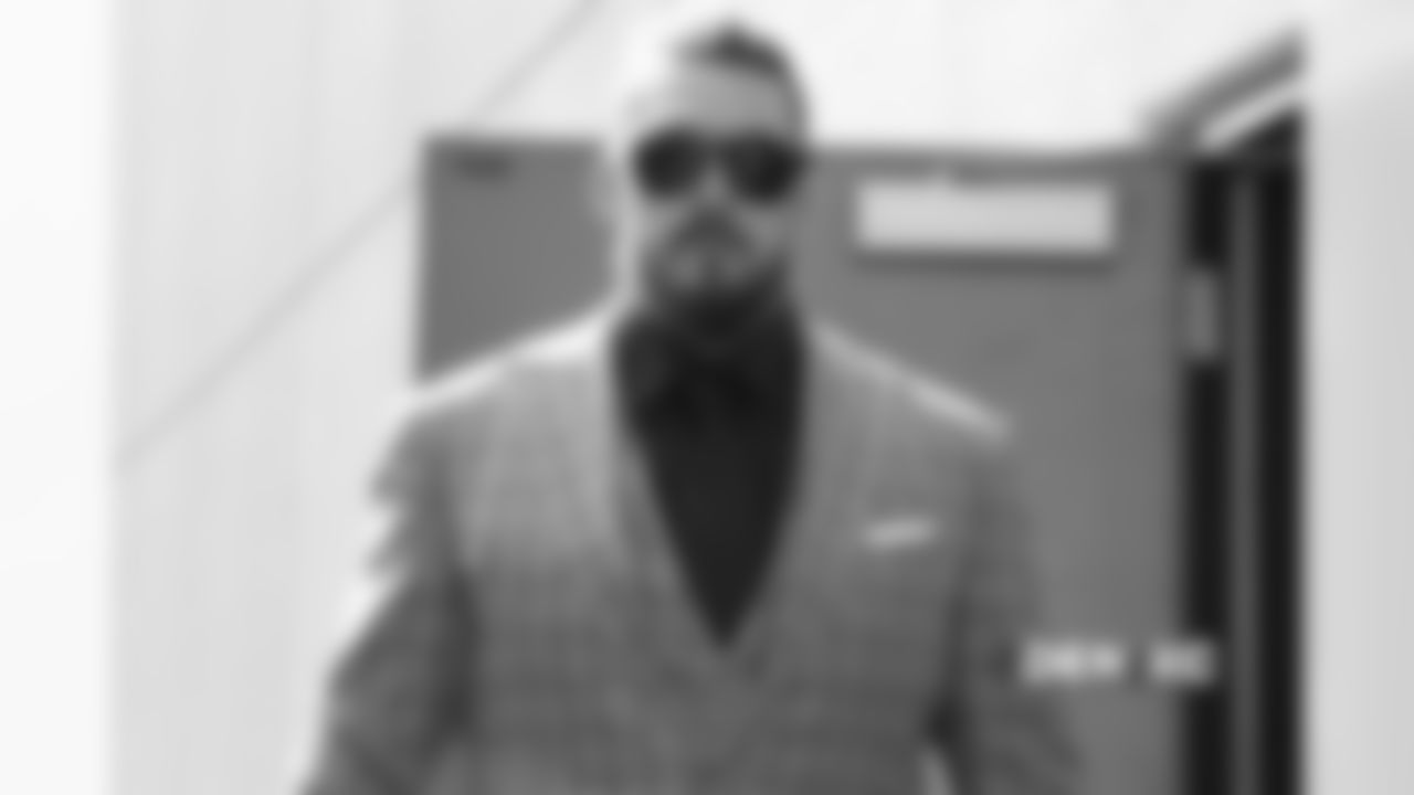 Derek Wolfe walks to the buses during the team's travel for their Week 8 game against the Kansas City Chiefs on October 27, 2018.