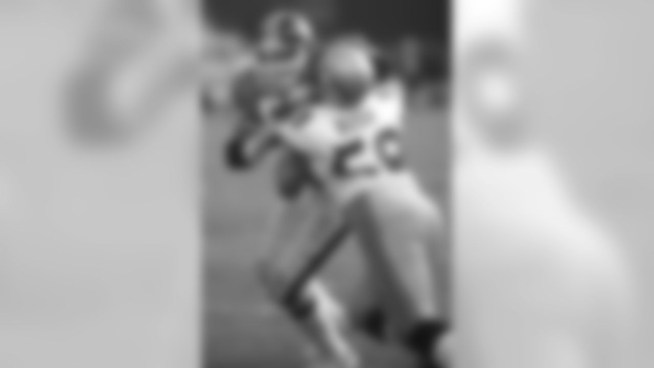 NOV 1983: Randy Gradishar of the Denver Broncos in action against the Seattle Seahawks, Denver, CO