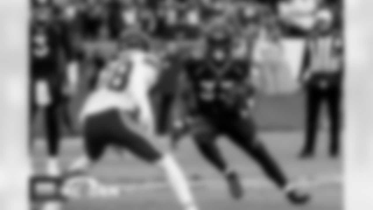 Javonte Williams during the Broncos' Week 18 game against the Kansas City Chiefs at Empower Field at Mile High in Denver, Colorado on January 8, 2022. (Photo by Sam Weaver)