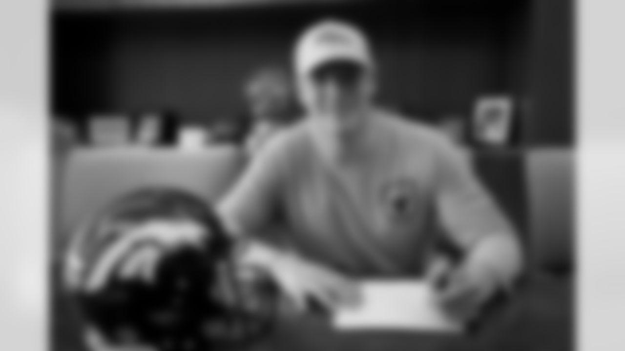TE Troy Fumagalli signs his rookie contract.