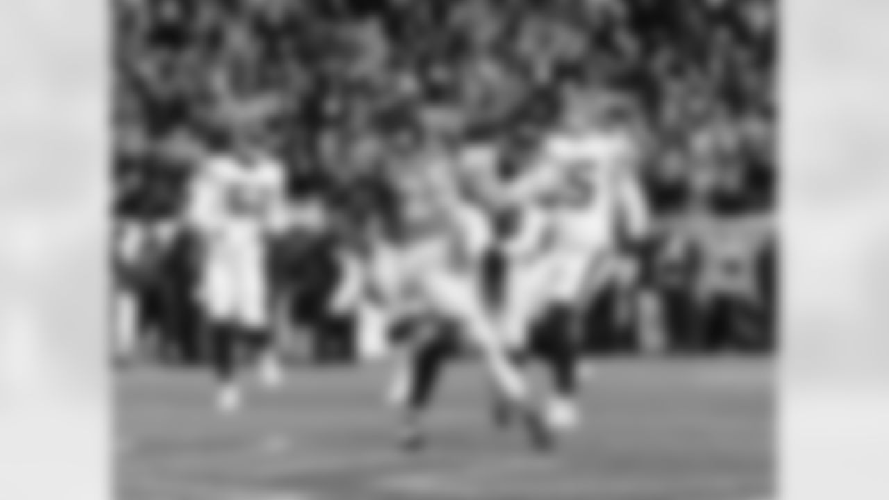 Melvin Gordon III scores a touchdown on a 7-yard run during the game against the Washington Football Team in Denver, Oct. 31, 2021. Excluding Brandon McManus, Gordon leads the team in scoring and recorded a sixth straight season with at least nine touchdowns.
(Photo: Eric Lars Bakke)