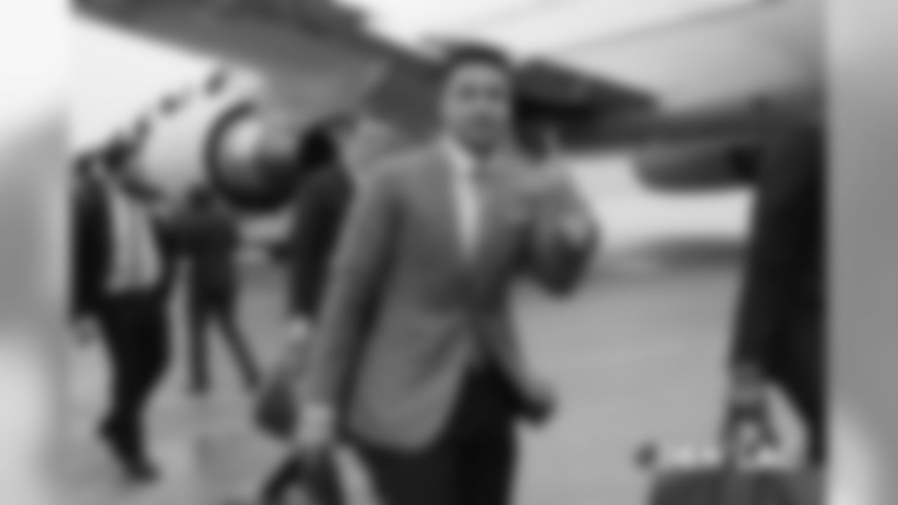 Su'a Cravens on the tarmac at Signature Flight Support in Denver, Colorado, November 17, 2018.
Photo by Gabriel Christus