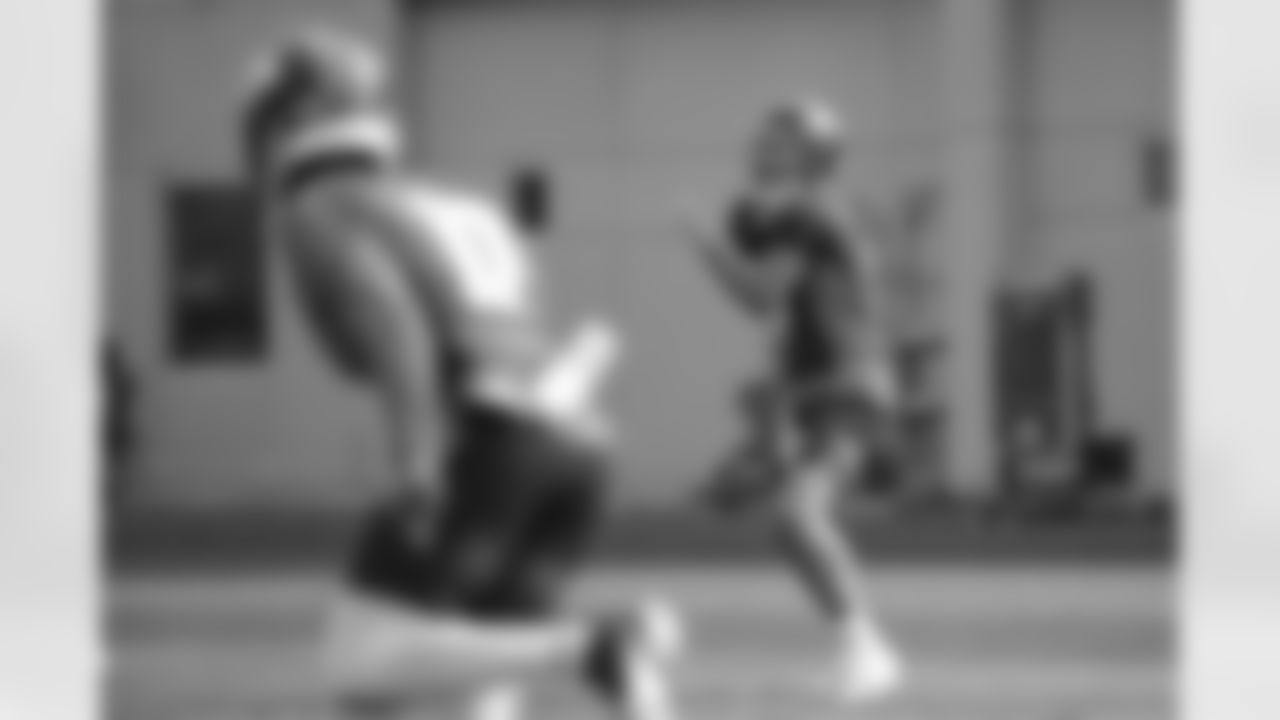 Drew Lock looks to throw to DaeSean Hamilton during the ninth training camp practice at UCHealth Training Center on August 24, 2020. (Photo by Ben Swanson)