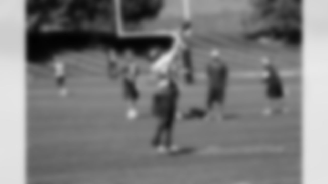 Bailey goes for a one-handed grab.