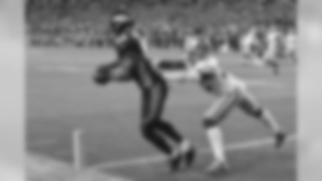 Demaryius Thomas catches Peyton Manning's 8-yard pass for Manning's NFL-record 509th career touchdown pass against the San Francisco 49ers on Oct. 19, 2014.