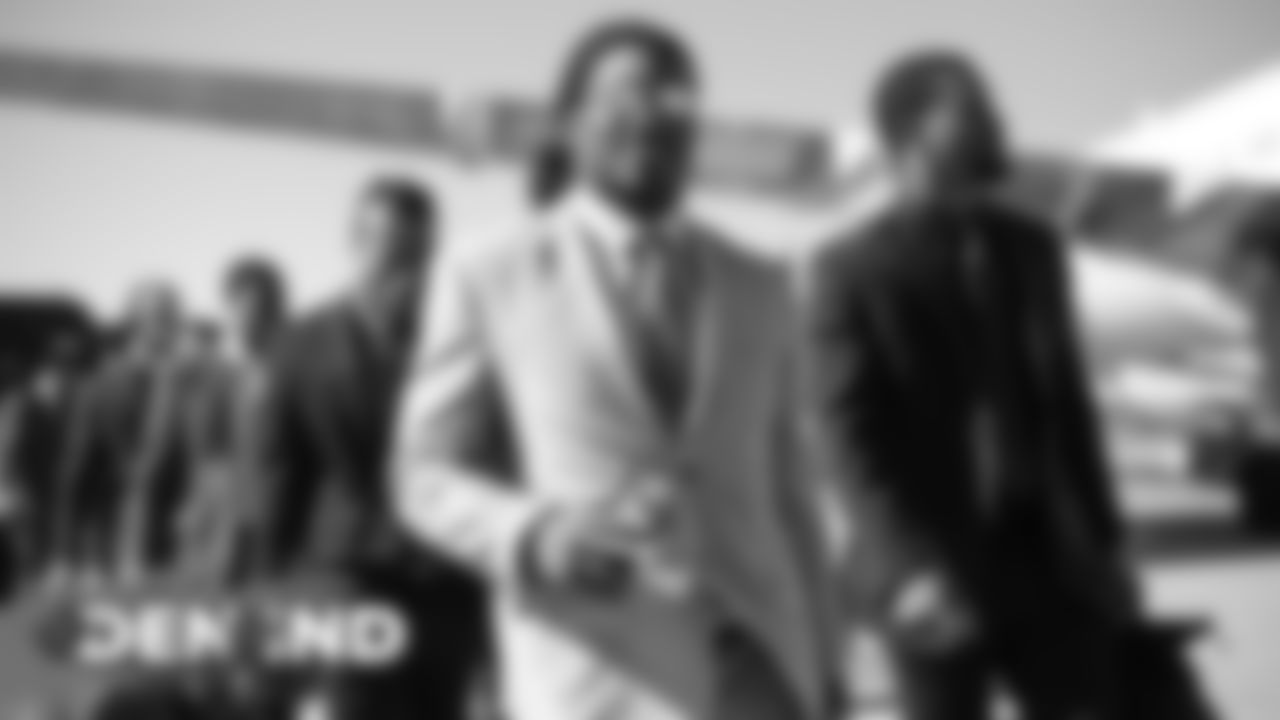 Alexander Johnson on the tarmac at Denver International Airport during the team's travel to Indiana on October 26, 2019 ahead of their Week 8 game against the Indianapolis Colts. (Photo by Ben Swanson)