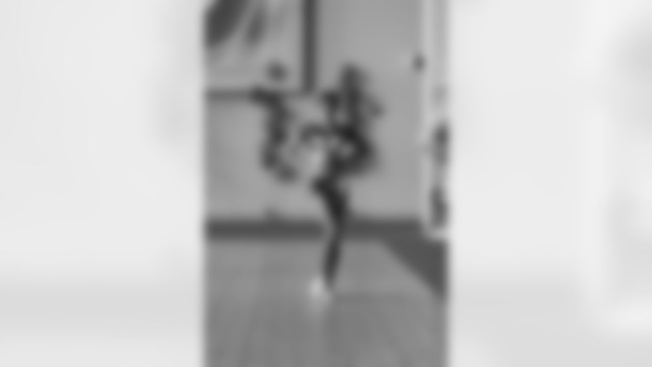 IT Recruiter, 22 years dance training, 2 years Denver Broncos Cheerleaders, 7 years professional ballerina with Carolina Ballet