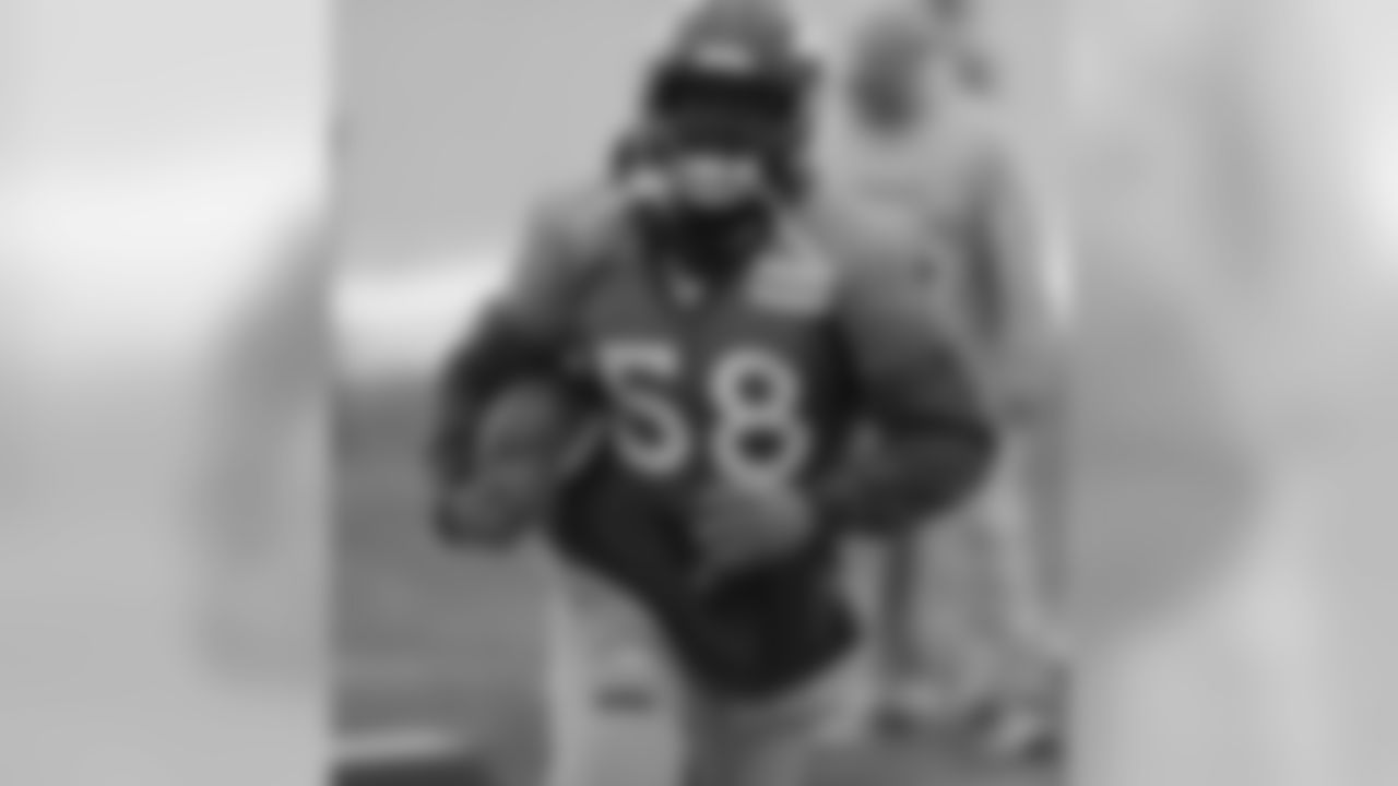 LB Von Miller heads upfield after picking up a fumble.