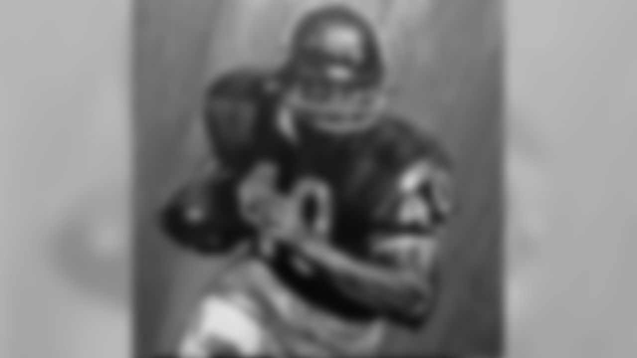 Richesson's piece featuring the 'Kansas Comet', Gale Sayers.