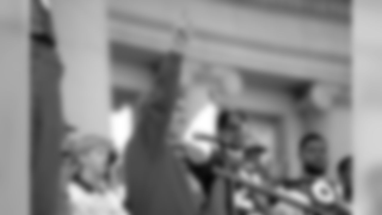 Mike Shanahan speaks to the crowd during the Super Bowl XXXII championship parade and rally.
