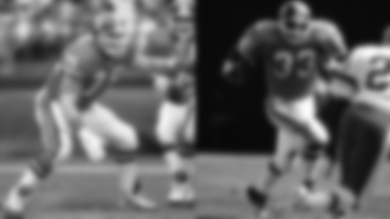 Key signings: OL Brian Habib (pictured, left), RB Rod Bernstine (pictured, right), P Tom Rouen, LB David Wyman

The Broncos' big offseason signing was Don Maggs, whom Denver expected to be start at left tackle, but due to an injury to Maggs, the Broncos sought out a trade for Hall of Fame tackle Gary Zimmerman before the season. Also, the team found Habib and Rouen, who played in Denver for years to come. Wyman and Bernstine contributed successful seasons as well.