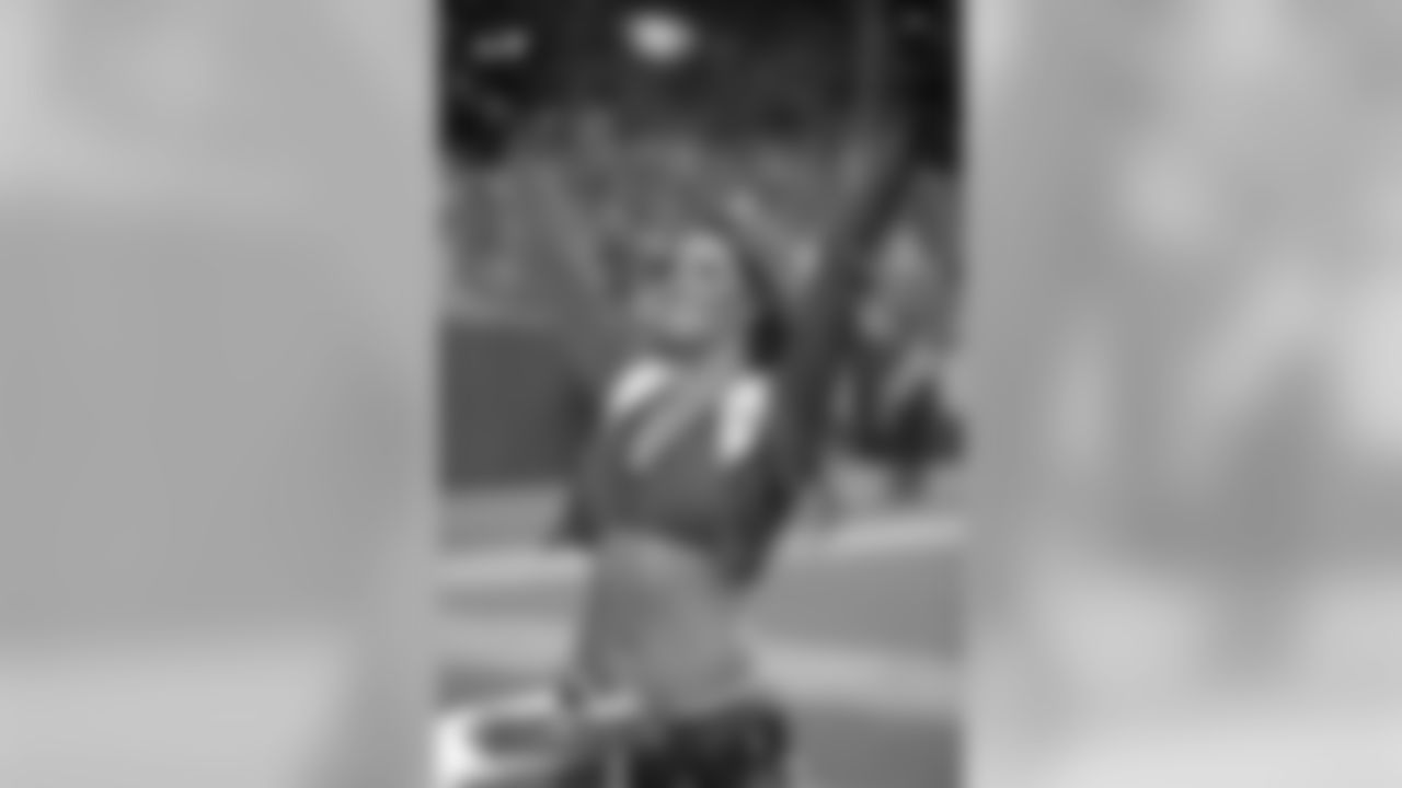 Emily Denver Broncos, Cheerleaders, DBC, 2019