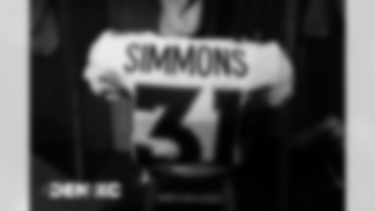 Justin Simmons's jersey in the locker room before the Broncos' Week 13 game against the Kansas City Chiefs at Arrowhead Stadium in Kansas City, Missouri. (Photo by Gabriel Christus)