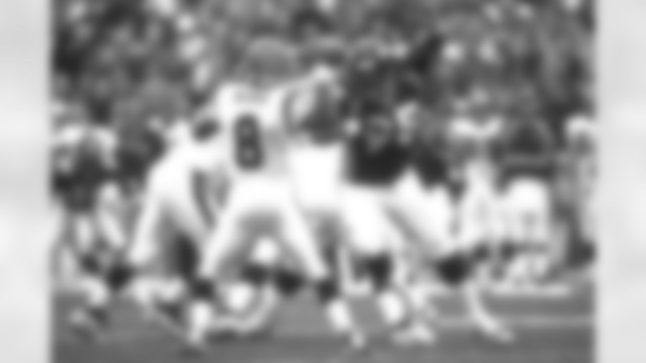 Michael Dean Perry, a former second-round pick and five-time Pro Bowler in Cleveland, signed with the Broncos in 1995. He made a Pro Bowl for the Broncos in 1996.