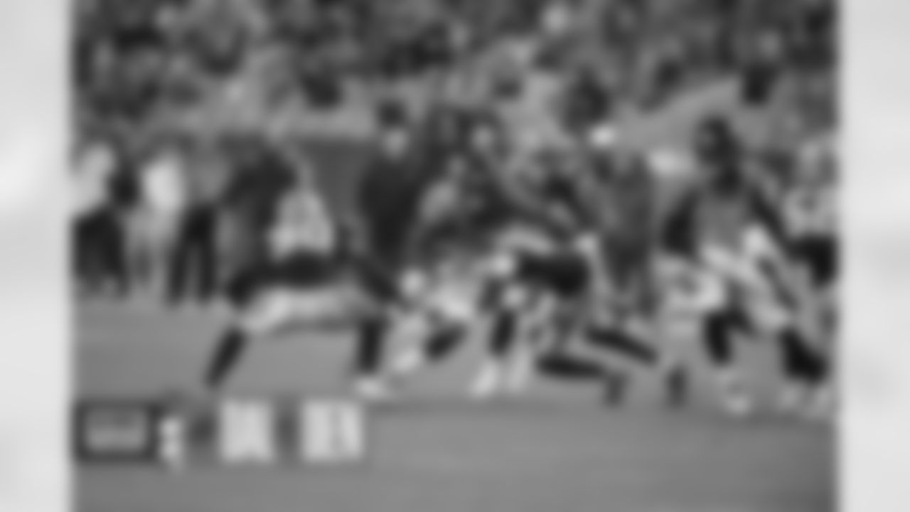 Stevie Scott III during the Broncos' preseason Week 1 game against the Dallas Cowboys at Empower Field at Mile High in Denver, Colorado on August 13, 2022. (Photo by Eric Lars Bakke)