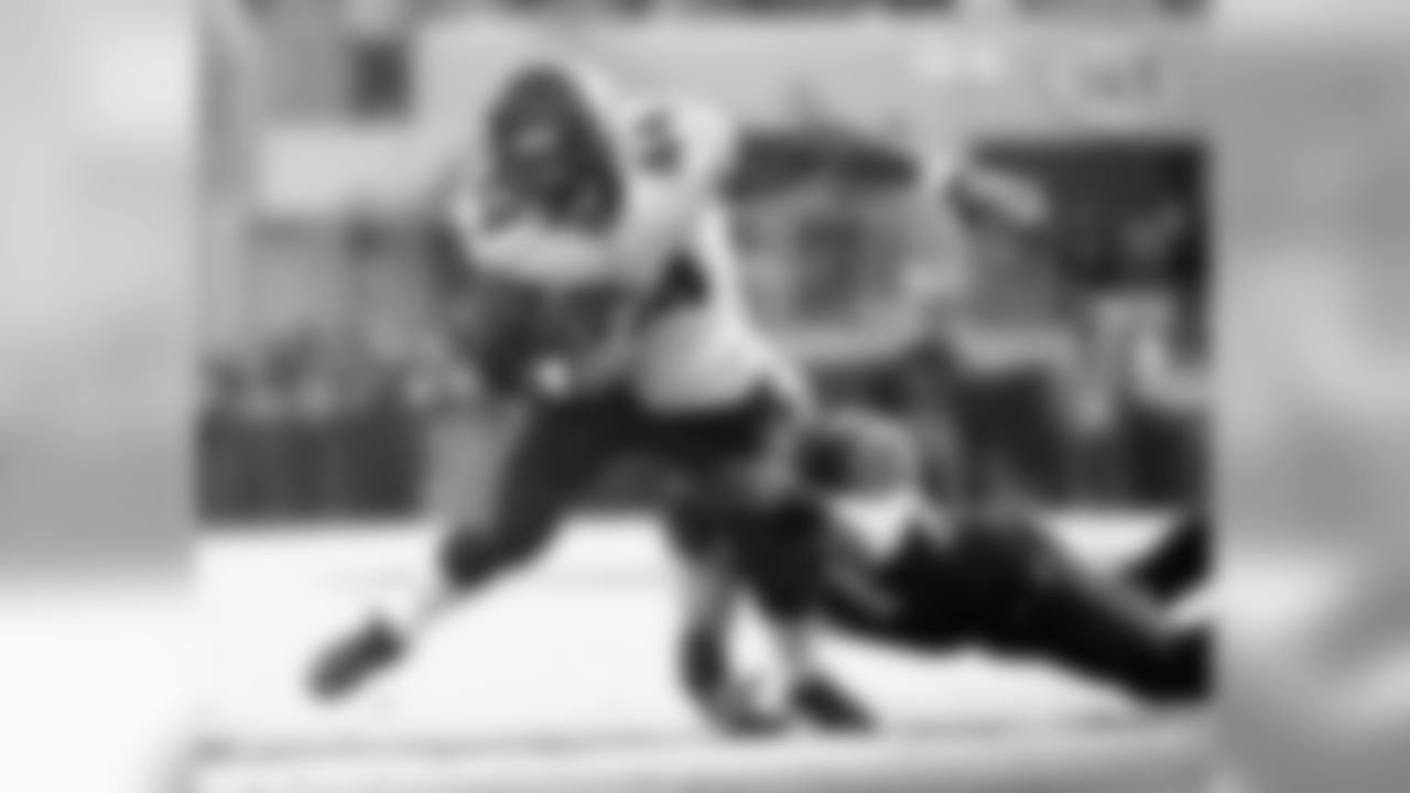 He's effective catching passes out of the backfield, but a career 3.5-yards-per-carry average -- including 3.3 in 2016 -- means he's only viable as a backup option.