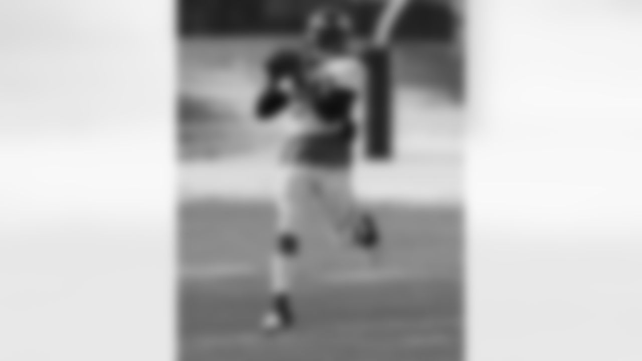 CB Omar Bolden makes a catch.