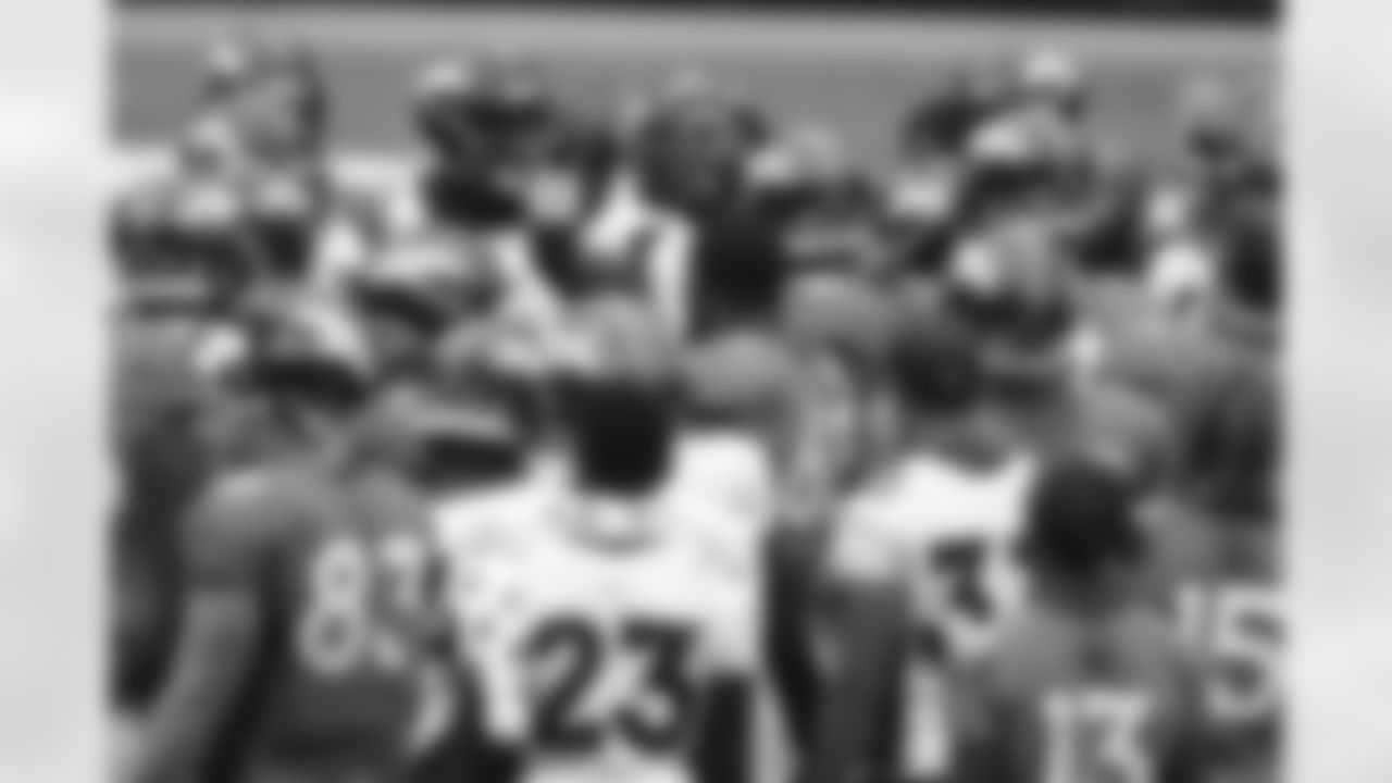 Alexander Johnson leads the huddle during training camp at Empower Field at Mile High in Denver, CO, August 29, 2020.
Photo by Gabriel Christus