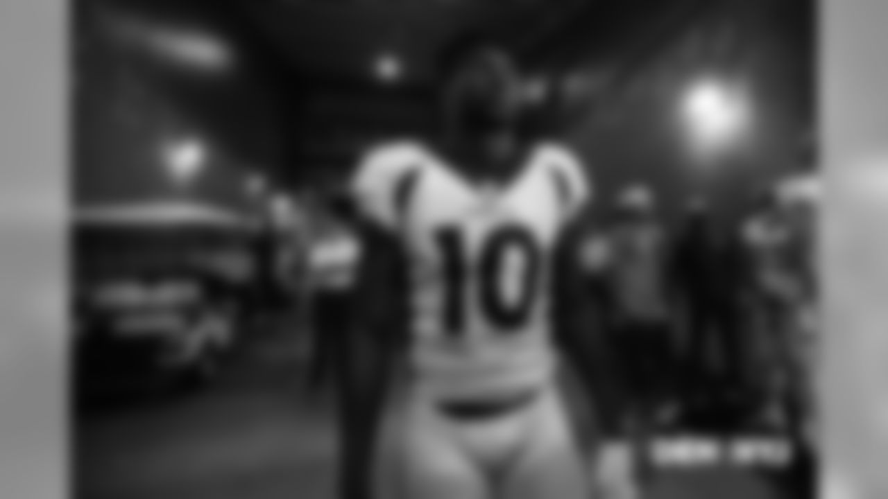 Emmanuel Sanders in the tunnel during player introductions before the Broncos' Week 5 game against the New York Jets at MetLife Stadium on October 7, 2018.
